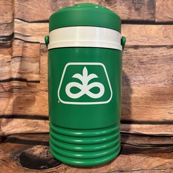 Vintage Pioneer Seed Corn Igloo 1/2 Gal Water Jug Cooler Green Farm Advertising - Picture 1 of 9